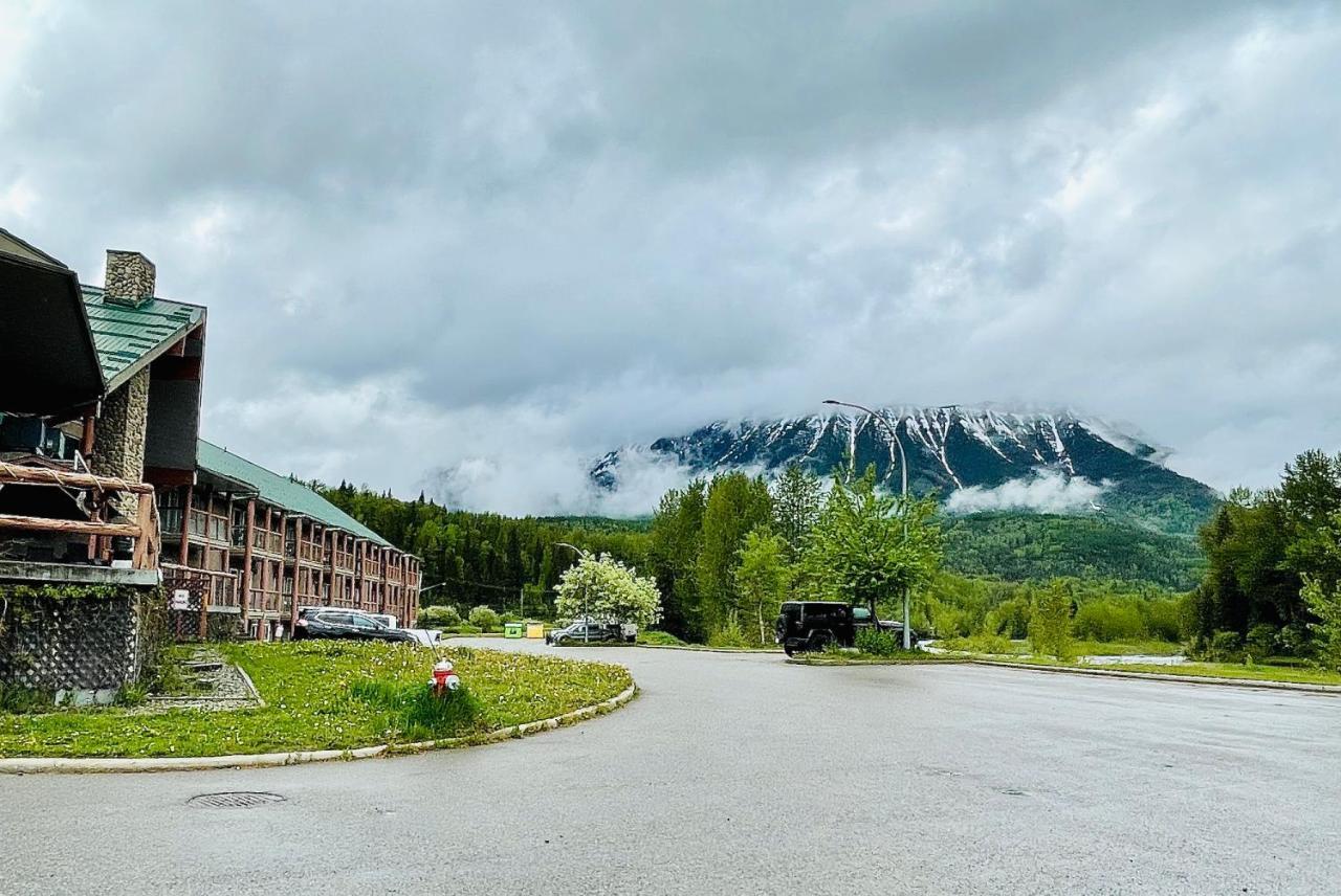 Fernie Stanford Resort Экстерьер фото